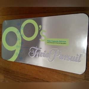 Trivial Pursuit 90's Time Capsule Edition Parker Brothers/Hasbro 2004 Board Game